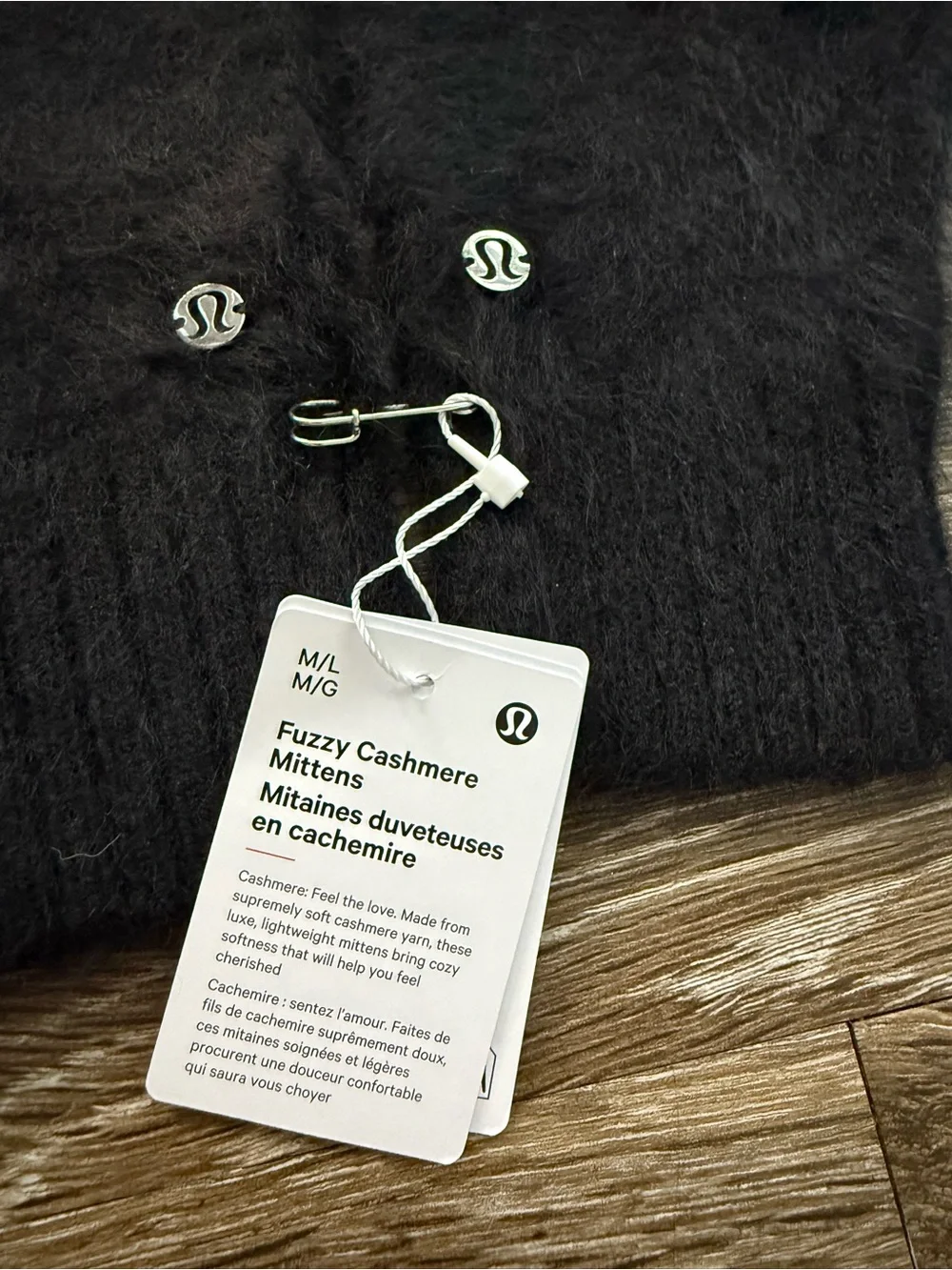 NWT Lululemon Fuzzy Cashmere Mittens Black